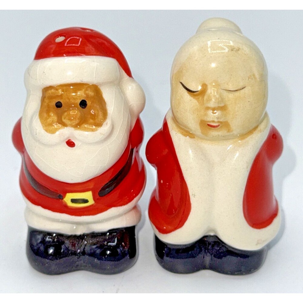 Christmas House Santa & Mrs. Claus Kissing Salt & Pepper Shakers Holding Gifts
